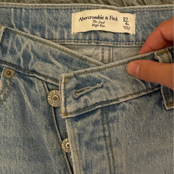 NWOT A&F High Rise Dad Jeans Size 27 - Picture 4 of 5